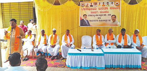 ಕಲಾದಗಿಯಲ್ಲಿ ಬಿಜೆಪಿಯಿಂದ ನಡೆದ ಎಸ್‌ಐಆರ್ ಹಾಗೂ ಪಕ್ಷ ಸಂಘಟನೆಯ ಕುರಿತ ಸಭೆಯಲ್ಲಿ ರಾಜ್ಯ ಬಿಜೆಪಿ ಉಪಾಧ್ಯಕ್ಷ, ಮಾಜಿ ಸಚಿವ ಡಾ.ಮುರುಗೇಶ ಆರ್. ನಿರಾಣಿ ಮಾತನಾಡಿದರು. ಮುಖಂಡರಾದ ಶಿವಣ್ಣಾ ಅಂಗಡಿ, ಕೆ.ಆರ್. ಶಿಲ್ಪಿ, ಕೆ.ಎಲ್. ಬಿಲಕೇರಿ, ಲಕ್ಷ್ಮಣಗೌಡ ಗೌಡರ, ಬಶೆಟ್ಟೆಪ್ಪ ಅಂಗಡಿ, ಶ್ರೀಧರ ವಾಘ, ವಿಠಲ ಯತ್ನಟ್ಟಿ ಇದ್ದರು.