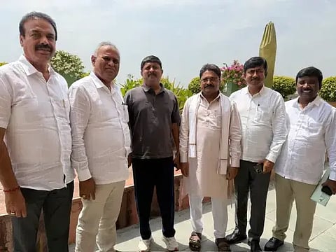 ಸಿಎಲ್‌ಪಿ ಸಭೆಗೂ ಮುನ್ನ ಜಿಲ್ಲಾ ಉಸ್ತುವಾರಿ ಸಚಿವ ಬೈರತಿ ಸುರೇಶ್ ಅವರೊಟ್ಟಿಗೆ ಕಾಣಿಸಿಕೊಂಡು ಶಾಸಕರಾದ ಎಸ್. ಎನ್‌.ನಾರಾಯಣಸ್ವಾಮಿ, ಕೆ.ವೈ.ನಂಜೇಗೌಡ, ಎಂಎಲ್ಸಿ ಅನಿಲ್ ಕುಮಾರ್, ಡಿಸಿಸಿ ಮಾಜಿ ಅಧ್ಯಕ್ಷ ಚಂದ್ರಾರೆಡ್ಡಿ, ಮುಖಂಡ ಆದಿನಾರಾಯಣ.