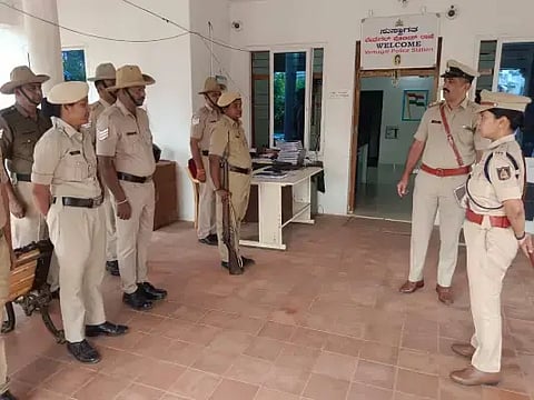 ಕೋಲಾರ ತಾಲೂಕು ವೇಮಗಲ್ ಠಾಣೆಗೆ ನೂತನ ಪೊಲೀಸ್ ವರಿಷ್ಠಾಧಿಕಾರಿ ಕನ್ನಿಕಾ ಸಿಕ್ರಿವಾಲ್ ಭೇಟಿ ನೀಡಿದರು.