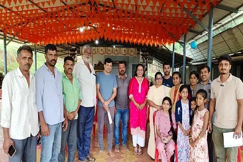 ಹಿರೆಬೈಲು ಸಂಸ್ಕೃತಿ ಮಂದಿರದಲ್ಲಿ ಶುಭಶ್ರೀ ಆರೋಗ್ಯ ಮತ್ತು ವಿದ್ಯಾಭ್ಯಾಸಕ್ಕೆ ಜೀರೋ ಮೆಮೋರೀಸ್ ತಂಡ ಸಂಗ್ರಹಿಸಿದ ಹಣ ಹಸ್ತಾಂತರಿಸಲಾಯಿತು. ಜಗದೀಶ್ ಭಂಡಾರಿ, ಅರುಣ್ ಶೆಟ್ಟಿ, ಶರೀಫ್, ಮಂಜುನಾಥ್, ಚಂದ್ರು, ರೀನಾ ಇತರರಿದ್ದರು.