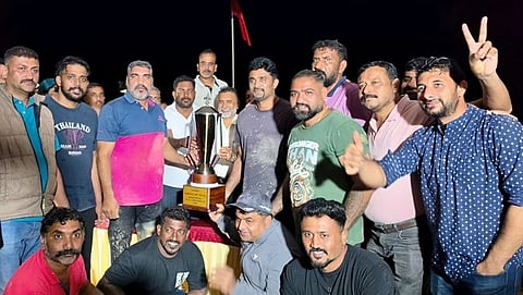 ಹಗ್ಗ ಜಗ್ಗಾಟ ಸ್ಪರ್ಧೆಯಲ್ಲಿ ಪ್ರಥಮ ಸ್ಥಾನ ಪಡೆದ ವಿರಾಜಪೇಟೆಯ ಈಶ್ವರ ಇಗ್ಗುತ್ತಪ್ಪ ಎ ತಂಡ.