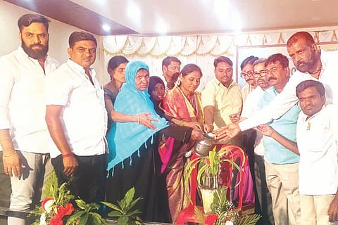 ಕನಕಗಿರಿಯಲ್ಲಿ ಹಮ್ಮಿಕೊಂಡಿದ್ದ ಪಪಂ ಅಧ್ಯಕ್ಷರ ಪದಗ್ರಹಣ ಕಾರ್ಯಕ್ರಮವನ್ನು ಅಧ್ಯಕ್ಷೆ ತನುಶ್ರೀ ಟಿ.ಜೆ.ರಾಮಚಂದ್ರ ಉದ್ಘಾಟಿಸಿದರು. ಮಾಜಿ ಅಧ್ಯಕ್ಷೆ ಹುಸೇನ್‌ಬೀ ಚಳ್ಳಮರದ, ಉಪಾಧ್ಯಕ್ಷ ಕಂಠಿರಂಗಪ್ಪ ನಾಯಕ, ಸದಸ್ಯ ಶರಣೇಗೌಡ ಇತರರಿದ್ದರು.