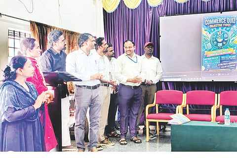 ಕನಕಗಿರಿಯ ಶ್ರೀ ಪಂಪಣ್ಣ ಶರಣಪ್ಪ ಗುಗ್ಗಳಶೆಟ್ರ ಸರ್ಕಾರಿ ಪ್ರಥಮ ದರ್ಜೆ ಕಾಲೇಜಿನಲ್ಲಿ ಏರ್ಪಡಿಸಿದ್ದ ಕಾಮರ್ಸ್ ಕನೆಕ್ಟ್-2026 ಕಾಲೇಜು ಉತ್ಸವವನ್ನು ಪ್ರಾಚಾರ್ಯ ಬಜರಂಗಬಲಿ ಉದ್ಘಾಟಿಸಿದರು. ಉಪನ್ಯಾಸಕರಾದ ನಫೀಸಾ ಬಾನು, ರಕ್ಷಿತ್ ಎ., ಸಂಗಮೇಶ್, ಸರ್ವಮಂಗಳಮ್ಮ ಟಿ.ಆರ್, ಅತಿಥಿ ಉಪನ್ಯಾಸಕರ ಕ್ಷೇಮಾಭಿವೃದ್ಧಿ ಸಂಘದ ಅಧ್ಯಕ್ಷ  ಸೋಮಶೇಖರಪ್ಪ ಕಂಚಿ ಇತರರಿದ್ದರು.