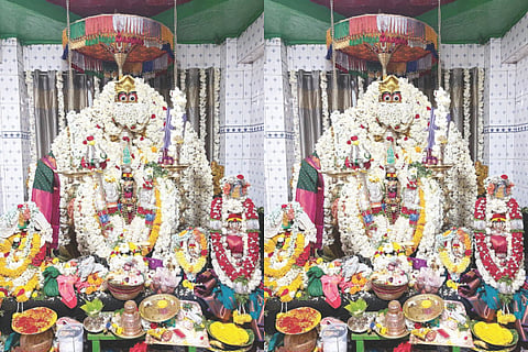 ಬನದ ಹುಣ್ಣಿಮೆ ನಿಮಿತ್ತ ಕನಕಗಿರಿಯ 3ನೇ ವಾರ್ಡ್‌ನಲ್ಲಿರುವ ಶ್ರೀ ರೇಣುಕಾದೇವಿ ದೇವಸ್ಥಾನದಲ್ಲಿ ದೇವಿಗೆ ಅಲಂಕರಿಸಿರುವುದು. 