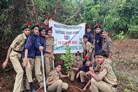 ವಿಶ್ವ ಪರಿಸರ ದಿನಾಚರಣೆಯ ಅಂಗವಾಗಿ ಕೊಡಗು ವಿದ್ಯಾಲಯದ ಮಕ್ಕಳು ಗಿಡಗಳನ್ನು ನೆಟ್ಟು ಸಂಭ್ರಮಿಸಿದರು.
