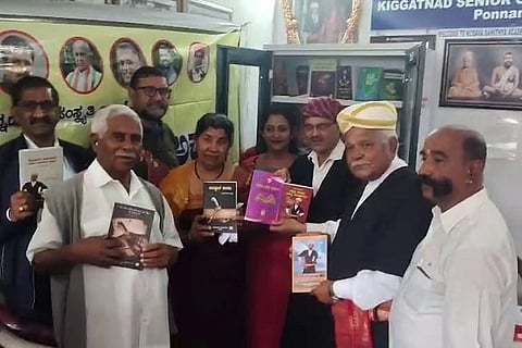 ಕ್‌ಗ್ಗಟ್ಟ್ ನಾಡ್ ಹಿರಿಯ ನಾಗರಿಕ ವೇದಿಕೆಯಲ್ಲಿ 12ನೇ ಪುಸ್ತಕ ಪತ್ತಾಯ ಕಾರ್ಯಕ್ರಮ ಉದ್ಘಾಟಿಸಲಾಯಿತು. ಅಜ್ಜಿನಿಕಂಡ ಮಹೇಶ್ ನಾಚಯ್ಯ, ಕೊಟ್ಟ್ಕತ್ತೀರ ಪಿ. ಸೋಮಣ್ಣ, ಚಿರಿಯಪಂಡ ರುಕ್ಮಿಣಿ ನಾಣಯ್ಯ ಮತ್ತಿತರರು ಇದ್ದರು.