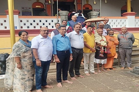  ಕೇರಳದಿಂದ ಆಗಮಿಸಿದ ಕಣ್ಣೂರಿನ ಉಳಿಕಲ್ ಗ್ರಾಮದ ಶ್ರೀ ಬೈತೂರಪ್ಪ ದೇವಾಲಯದ ಕೋಮರತಚ್ಚನ್ ಮಡಿಕೇರಿ ಓಂಕಾರೇಶ್ವರ ದೇವಾಲಯಕ್ಕೂ ಭೇಟಿ ನೀಡಿದ್ದರು. ಚುಮ್ಮಿ ದೇವಯ್ಯ, ಚಿ.ನಾ ಸೋಮೇಶ್, ಕೆ.ಎಸ್. ದೇವಯ್ಯ ಮತ್ತಿತರರು ಇದ್ದರು