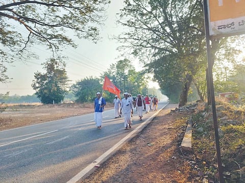 ಶಿರಿಯಾರ ಕಲ್ಮರ್ಗಿ ಶ್ರೀರಾಮ ಮಂದಿರದಿಂದ ಸಂಕೀರ್ತನಾ ಪಾದಯಾತ್ರೆ ನಡೆಯಿತು.