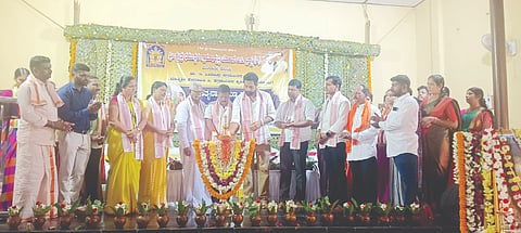 ಒಕ್ಕೂಟಗಳ ಪದಗ್ರಹಣ ಕಾರ್ಯಕ್ರಮವನ್ನು ಮಂದಾರ್ತಿ ಹಾಲು ಉತ್ಪಾದಕರ ಸೇವಾ ಸಹಕಾರಿ ಸಂಘ ಅಧ್ಯಕ್ಷ ಎಚ್.ವಿಠಲ ಶೆಟ್ಟಿ ಶೇಡಿಕೊಡ್ಲು ಉದ್ಘಾಟಿಸಿದರು. ನಮಸ್ತೇ ಭಾರತ್ ಟ್ರಸ್ಟ್‌ನ ಪ್ರಮೋದ್ ಶೆಟ್ಟಿ ಮಂದಾರ್ತಿ, ಸ್ವಪ್ನಾ ಪ್ರಕಾಶ್, ನಿರ್ಮಲಾ ಶೆಟ್ಟಿ ಇತರರು ಇದ್ದರು