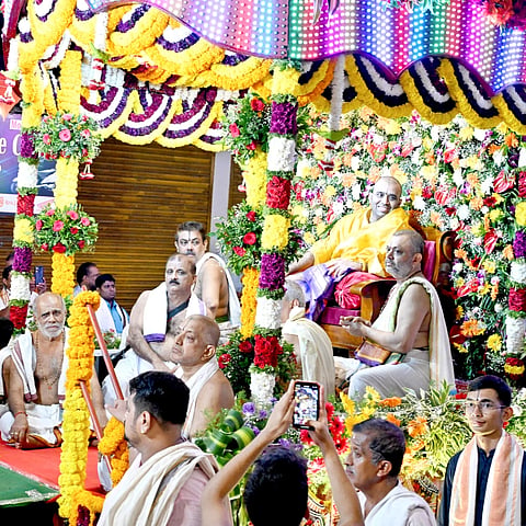 ಶ್ರೀ ಪೇಟೆ ವಿನಾಯಕ ಶಾಂತಾದುರ್ಗಾ, ಶ್ರೀ ಮಹಾಗಣಪತಿ ಮಹಾಮಾಯಾ ದೇವಸ್ಥಾನದಲ್ಲಿ ಕಾಶೀಮಠಾಧೀಶರ ದಿಗ್ವಿಜಯೋತ್ಸವ ಪ್ರಯುಕ್ತ ಶ್ರೀದೇವರನ್ನು ವಿಶೇಷವಾಗಿ ಅಲಂಕರಿಸಿ ಪೂಜಿಸಲಾಯಿತು.