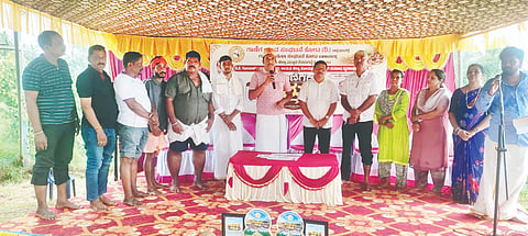 ಕೋಟದ ಬೆಟ್ಲಕ್ಕಿಯಲ್ಲಿ ಉಡುಪಿ ಜಿಲ್ಲಾಮಟ್ಟದ ಕೆಸರುಗದ್ದೆ ಕ್ರೀಡಾಕೂಟ ‘ಗಾಣಿಗರ ಗಮ್ಮತ್ತು’ ನಡೆಯಿತು. ಪ್ರಮುಖರಾದ ಗಣೇಶ್ ಕೃಷ್ಣಮೂರ್ತಿ, ಪ್ರತಿಮಾ, ಗಿರೀಶ್ ಬೆಟ್ಲಕ್ಕಿ ಮೊದಲಾದವರಿದ್ದರು.