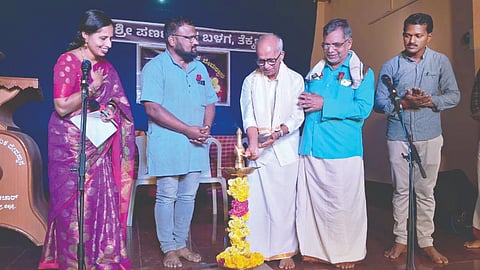 ಶ್ರೀ ಪರ್ಣ ಯಕ್ಷ ಬಳಗ, ತೆಕ್ಕಟ್ಟೆ ಹವ್ಯಾಸಿ ಯುವ ಯಕ್ಷಗಾನ ಸಂದ ಪ್ರಥಮ ಸೇವೆಯಾಟವನ್ನು ಆನೆಗುಡ್ಡೆ ಶ್ರೀ ವಿನಾಯಕ ದೇವಸ್ಥಾನ ಆಡಳಿತ ಧರ್ಮದರ್ಶಿ ಕೆ.ಶ್ರೀ ರಮಣ ಉಪಾಧ್ಯಾಯ ಉದ್ಘಾಟಿಸಿದರು.