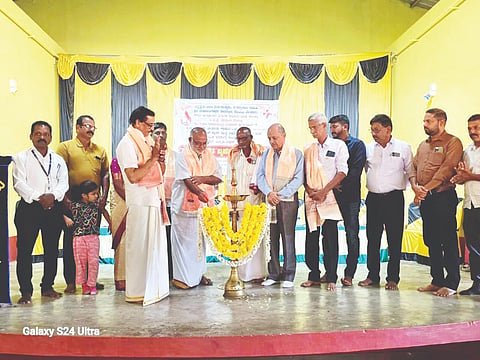 ರಕ್ತದಾನ ಶಿಬಿರವನ್ನು ದೇಲಟ್ಟು ಶ್ರೀ ಮಹಾಲಿಂಗೇಶ್ವರ ದೇವಸ್ಥಾನ ವ್ಯವಸ್ಥಾಪನಾ ಸಮಿತಿ ಅಧ್ಯಕ್ಷ ಸಂತೋಷ್ ಕುವಾರ್ ಶೆಟ್ಟಿ ಧನ್ಯಾಡಿ ಮನೆ ಉದ್ಘಾಟಿಸಿ ವಾತನಾಡಿದರು. ಬಿ.ಕರುಣಾಕರ ಶೆಟ್ಟಿ, ಜಯಕರ ಶೆಟ್ಟಿ, ರಾಮಚಂದ್ರ ಭಟ್, ರಾಧಾ ಪೂಜಾರ್ತಿ ಮತ್ತಿತರರಿದ್ದರು.