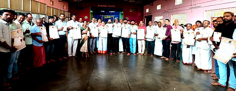 ಬೃಹತ್ ಹಿಂದೂ ಸಂಗಮ, ಶೋಭಾಯಾತ್ರೆ ಸವಾವೇಶದ ಪೋಸ್ಟರ್‌ನ್ನು ಸಂಸದ ಕೋಟ ಶ್ರೀನಿವಾಸ ಪೂಜಾರಿ, ಸಮಿತಿ ಗೌರವಾಧ್ಯಕ್ಷ ಆನಂದ್ ಸಿ.ಕುಂದರ್ ಬಿಡುಗಡೆಗೊಳಿಸಿದರು. ಪ್ರಮುಖರಾದ ಸತೀಶ್ ಎಚ್.ಕುಂದರ್, ಜ್ಯೋತಿ ಭರತ್ ಕುವಾರ್ ಶೆಟ್ಟಿ ಇತರರಿದ್ದರು.