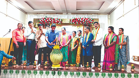 ಶ್ರೀ ಸತ್ಯನಾರಾಯಣ ಪೂಜೆ ಮತ್ತು ಕೋಟ ವಲಯಗಳ ಪದಗ್ರಹಣ ಕಾರ್ಯಕ್ರಮವನ್ನು ಸತೀಶ್ ಎಚ್.ಕುಂದರ್ ಉದ್ಘಾಟಿಸಿದರು. ವಸಂತ ಗಿಳಿಯಾರು, ನಾಗರಾಜ ಶೆಟ್ಟಿ, ನರೇಂದ್ರ ಕುವಾರ್ ಕೋಟ ಇದ್ದರು.  