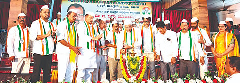 ಸಾಲಿಗ್ರಾಮದಲ್ಲಿ ಕೋಟ ಬ್ಲಾಕ್ ಕಾಂಗ್ರೆಸ್ ಅಧ್ಯಕ್ಷ ಜಿ.ತಿಮ್ಮ ಪೂಜಾರಿಯವರ ಪದಪ್ರದಾನ ಸಮಾರಂಭವನ್ನು ಕೆ.ಜಯಪ್ರಕಾಶ್ ಹೆಗ್ಡೆ ಉದ್ಘಾಟಿಸಿದರು. ಪ್ರಮುಖರಾದ ವಿನಯ್ ಕುವಾರ್ ಸೊರಕೆ, ಐವನ್ ಡಿಸೋಜ, ಸುಧೀರ್ ಕುಮಾರ್ ಮರೋಳಿ ಮೊದಲಾದವರಿದ್ದರು.