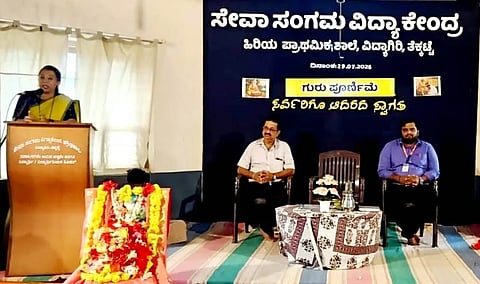  ಗುರುಪೂರ್ಣಿಮೆ ಕಾರ್ಯಕ್ರಮದಲ್ಲಿ ಪ್ರಾಂಶುಪಾಲೆ ವರ್ಷಿಣಿ ಪೈ ಮಾತನಾಡಿದರು. ಪ್ರಮುಖರಾದ ಕಮಲಾಕ್ಷ ಪೈ, ಹರ್ಷ ಕೋಟೇಶ್ವರ, ಅನ್ವಿತಾ ಮೊದಲಾದವರಿದ್ದರು.  