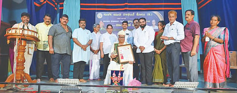  ವಿವಿಧ ಕ್ಷೇತ್ರಗಳ ಸಾಧಕರಿಗೆ ಸನ್ಮಾನ ಹಾಗೂ ವಿದ್ಯಾರ್ಥಿಗಳಿಗೆ ಪ್ರತಿಭಾ ಪುರಸ್ಕಾರ ಕಾರ್ಯಕ್ರಮದಲ್ಲಿ ಹೆರೆಂಜಾಲು ಸುಬ್ಬಣ್ಣ ಗಾಣಿಗ ಅವರಿಗೆ ಪ್ರಶಸ್ತಿ ಪ್ರದಾನಿಸಲಾಯಿತು. ಪ್ರಮುಖರಾದ ಉದಯ ಕುಮಾರ್, ನಿತಿನ್ ನಾರಾಯಣ ಗಾಣಿಗ ಬೆಂಗಳೂರು, ಗಣೇಶ್ ಜಿ.ಚೆಲ್ಲೆಮಕ್ಕಿ, ಗೋಪಾಲ ಗಾಣಿಗ ಗಂಗೊಳ್ಳಿ ಇದ್ದರು.  