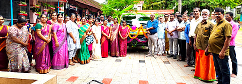  ಹಂಗಾರಕಟ್ಟೆ ಸರ್ಕಾರಿ ಹಿರಿಯ ಪ್ರಾಥಮಿಕ ಶಾಲೆಗೆ ದಾನಿಗಳ ನೆರವಿನಿಂದ ನೀಡಲಾದ ಅಕ್ಷರ ರಥ ವಾಹನವನ್ನು ಲೋಕಾರ್ಪಣೆಗೊಳಿಸಲಾಯಿತು. ಪ್ರಮುಖರಾದ ಭರತ್ ಕುವಾರ್ ಶೆಟ್ಟಿ, ಮಾಲಿನಿ, ರಾಜಶೇಖರ್ ಹೆಬ್ಬಾರ್, ಗೀತಾ ಶೆಟ್ಟಿ, ಆನಂದ್ ಗಾಣಿಗ ಇದ್ದರು.
