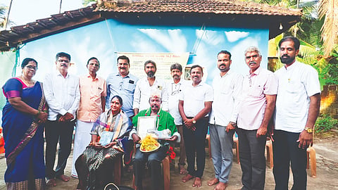 ಪಂಚವರ್ಣ ರೈತರೆಡೆಗೆ ನಮ್ಮ ನಡಿಗೆ ಕಾರ್ಯಕ್ರಮದಲ್ಲಿ ಕೋಟತಟ್ಟು ನಿವಾಸಿ ಗುಳ್ಳಾಡಿ ಆನಂದ್ ಪೂಜಾರಿ ಅವರನ್ನು ಗೌರವಿಸಲಾಯಿತು. ಪ್ರಮುಖರಾದ ಶರತ್ ಕುವಾರ್ ಶೆಟ್ಟಿ, ಸತೀಶ್ ಕುಂದರ್, ರಂಜಿತ್ ಕುವಾರ್ ಮೊದಲಾದವರಿದ್ದರು.  