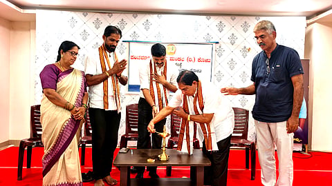  ಬಡ ವಿದ್ಯಾರ್ಥಿಗಳ ದತ್ತು ಸ್ವೀಕಾರದ ಪರಿಕರ ವಿತರಣಾ ಕಾರ್ಯಕ್ರಮದಲ್ಲಿ ಶೈಕ್ಷಣಿಕ ಪರಿಕರ ಆರ್ಥಿಕ ನೆರವು ಹಸ್ತಾಂತರಿಸಲಾಯಿತು. ಪ್ರಮುಖರಾದ ಆನಂದ್ ಸಿ.ಕುಂದರ್, ಸಂಪತ್ ಕುಮಾರ್ ಶೆಟ್ಟಿ, ದಿನೇಶ್ ಗಾಣಿಗ, ಲಲಿತಾ ಪೂಜಾರಿ ಉಪಸ್ಥಿತರಿದ್ದರು.  
