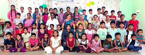 ಪಾಂಡೇಶ್ವರ ಪಂಚಾಯಿತಿ ಸಭಾಂಗಣದಲ್ಲಿ ಗ್ರಾಮೀಣ ಮಕ್ಕಳ ಬೇಸಿಗೆ ಶಿಬಿರ ಸಮಾರೋಪ ಸಮಾರಂಭದಲ್ಲಿ ಜಿ.ರಾಮಚಂದ್ರ ಐತಾಳ್​, ನಾಗರತ್ನಾ ಹೇರ್ಳೆ, ಜಯಲಕ್ಷ್ಮೀ ಕೋಟತಟ್ಟು ಅವರನ್ನು ಗೌರವಿಸಲಾಯಿತು. ಪ್ರಮುಖರಾದ ಋಷಿರಾಜ್​ ಸಾಸ್ತಾನ, ನರೇಂದ್ರ ಕುಮಾರ್​ ಕೋಟ, ವಂದನಾ ಮೊದಲಾದವರಿದ್ದರು.
