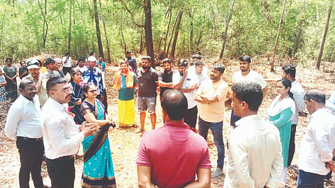 ಉಳ್ತೂರಿಗೆ ಜಿಲ್ಲಾಧಿಕಾರಿ ಸ್ವರೂಪ ಟಿ.ಕೆ. ಭೇಟಿ ನೀಡಿದರು. ಬ್ರಹ್ಮಾವರ ತಹಸೀಲ್ದಾರ್ ಶ್ರೀಕಾಂತ್ ಹೆಗ್ಡೆ, ಜಿಲ್ಲಾ ಯೋಜನಾ ನಿರ್ದೇಶಕ ಸುಬ್ರಹ್ಮಣ್ಯ ಶೆಟ್ಟಿ ಪಿ., ಕಾರ್ಯಪಾಲಕ ಅಭಿಯಂತ ಅರುಣ್ ಕೆ., ಪಪಂ ಮುಖ್ಯಾಧಿಕಾರಿ ಅಜಯ್ ಭಂಡಾರ್‌ಕಾರ್ ಉಪಸ್ಥಿತರಿದ್ದರು.