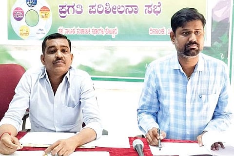 ಕೊಟ್ಟೂರು ತಾಪಂ ಕಚೇರಿಯಲ್ಲಿ ಪಂಚ ಗ್ಯಾರಂಟಿ ಯೋಜನೆ ತಾಲೂಕು ಸಮಿತಿ ಅಧ್ಯಕ್ಷ ಅನೀಲ್ ಹೊಸಮನಿ ಅಧ್ಯಕ್ಷತೆಯಲ್ಲಿ ಪ್ರಗತಿ ಪರಿಶೀಲನೆ ಸಭೆ ನಡೆಯಿತು. ತಾಪಂ ಇಒ ಡಾ.ಬಿ.ಆನಂದಕುಮಾರ ಇದ್ದರು.