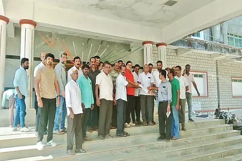 ಕೊಪ್ಪ ತಹಸೀಲ್ದಾರ್ ಕಚೇರಿ ಅಧಿಕಾರಿಗಳಿಗೆ ಅಸಗೋಡು, ತಮ್ಮಡವಳ್ಳಿ ಇತರ ಗ್ರಾಮಸ್ಥರು ಮನವಿ ಸಲ್ಲಿಸಿದರು. ಎ.ಎಸ್.ನಾಗೇಶ್, ವಗಳೆ ನಾಗರಾಜ್, ಗಣೇಶ್ ಹೊಸಕೊಪ್ಪ, ಸಚಿನ್ ನಂದಿಗೋಡು ಇತರರಿದ್ದರು. 