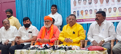 ಬೆಳಗಾವಿಯ ಸುದ್ದಿಗೊಷ್ಠಿಯಲ್ಲಿ ವಿ.ಎಸ್.ಉಗ್ರಪ್ಪ ಮಾತನಾಡಿದರು. ಶಿವಾನಂದ ಸ್ವಾಮೀಜಿ, ವೆಂಕಟೇಶ ನಾಯಿಕ, ಮಹೇಶ ಶಿಗೆಹಳ್ಳಿ, ಸುರೇಶ ಗವನ್ನವರ, ಯಲ್ಲಪ್ಪ ಕೋಳೆಕರ ಇತರರಿದ್ದರು.