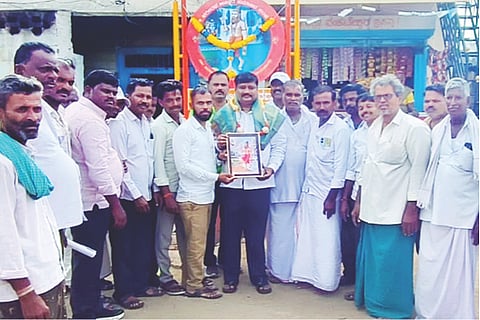 ಕವಿತಾಳದಲ್ಲಿ ಉಪ್ಪಾರ ಅಭಿವೃದ್ಧಿ ನಿಗಮದ ಅಧ್ಯಕ್ಷ ಭರಮಣ್ಣ ಉಪ್ಪಾರ ಅವರನ್ನು ಸನ್ಮಾನಿಸಲಾಯಿತು. ಭಗೀರಥ ಯುವಕ ಸಂಘದ ಉಪಾಧ್ಯಕ್ಷ ಮೌನೇಶ ಕಟ್ಟಿಮನಿ, ಪಪಂ ಸದಸ್ಯ ಅಮರೇಶ ಕಟ್ಟಿಮನಿ, ಪ್ರಮುಖರಾದ ಹನುಮಂತ ಕುರಿ, ನಾಗಪ್ಪ ಕರೇಗೋಡಿ, ಅಮರೇಶ ಬಳಗಾನೂರು ಇತರರಿದ್ದರು.  