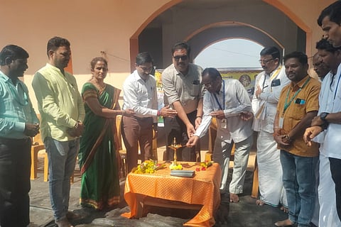ಕೊಟ್ಟೂರಿನ ಮರಡಿ ದುಗಾರ್ಂಬಿಕಾ ದೇವಸ್ಥಾನದ ಆವರಣದಲ್ಲಿ ಮದ್ಯಪಾನಮುಕ್ತರಾದ ನವಜೀವನ ಸದಸ್ಯರ ಸಮಾವೇಶವನ್ನು ಶ್ರೀ ಕ್ಷೇತ್ರ ಧರ್ಮಸ್ಥಳ ಗ್ರಾಮಾಭಿವೃದ್ಧಿ ಯೋಜನೆ ಕೊಪ್ಪಳ ವಿಭಾಗದ ಪ್ರಾದೇಶಿಕ ನಿರ್ದೇಶಕ ಜೆ.ಚಂದ್ರಶೇಖರ್ ಉದ್ಘಾಟಿಸಿದರು. ಪ್ರಮುಖರಾದ ನಾಗೇಶ್ ವೈ.ಎ., ಮಲ್ಲಿಕಾರ್ಜುನ್, ವೆಂಕಟೇಶ, ನವೀನಕುಮಾರ್ ಇದ್ದರು.