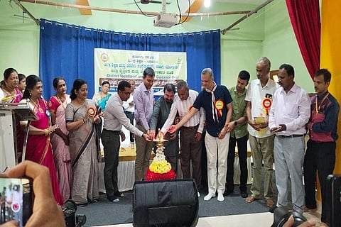 ಕೂಡಿಗೆ ಡಯಟ್ ಸಂಸ್ಥೆಯಲ್ಲಿ ಏರ್ಪಡಿಸಿದ್ದ ವೃತ್ತಿಪರ ಹಾಗೂ ವೃತ್ತಿ ಮಾರ್ಗದರ್ಶನ ಮೇಳವನ್ನು ಕೊಡಗು ಜಿಲ್ಲಾ ಪಂಚಾಯಿತಿ ಸಿಇಓ ಆನಂದ ಪ್ರಕಾಶ್ ಮೀನಾ ಉದ್ಘಾಟಿಸಿದರು. ರಾಮಚಂದ್ರರಾಜೇ ಅರಸ್, ಪಿ.ಆರ್. ವಿಜಯ್, ಆರ್.ಕೆ. ಬಾಲಚಂದ್ರ, ಎಚ್.ಎಚ್. ಸತೀಶ್, ಎನ್.ವಿ. ಸ್ವಾಮಿ, ಪುಷ್ಪ, ಸೌಮ್ಯ, ಟಿ.ಜಿ.ಪ್ರೇಮಕುಮಾರ್, ಡಾ ಪ್ರವೀಣ್ ಮತ್ತಿತರರು ಇದ್ದರು.