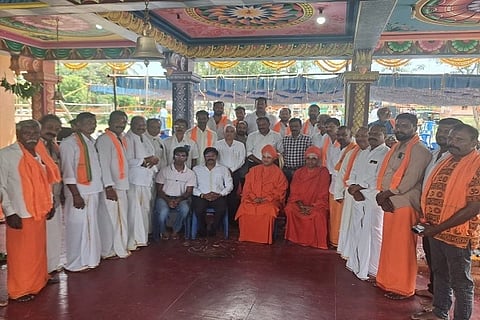 ಗುಡ್ಡೆಹೊಸೂರು ಗ್ರಾಮದ ಗ್ರಾಮ ದೇವರುಗಳಾದ ಬಸವೇಶ್ವರ, ಚೌಡೇಶ್ವರಿ ಹಾಗೂ ಗುಳಿಗ ದೇವರ ಪುನರ್ ಪ್ರತಿಷ್ಠ ಬ್ರಹ್ಮ ಕುಂಭಾಭಿಷೇಕ ಕಾರ್ಯಕ್ರಮದಲ್ಲಿ ವಿರಾಜಪೇಟೆ ಅರಮೇರಿ ಮಠದ ಶ್ರೀ ಶಾಂತಮಲ್ಲಿಕಾರ್ಜುನ ಸ್ವಾಮೀಜಿ, ಕಿರಿಕೊಡ್ಲಿ ಮಠದ ಶ್ರೀ ಸದಾಶಿವ ಸ್ವಾಮೀಜಿ ಪಾಲ್ಗೊಂಡಿದ್ದರು. ಎಸ್‌ಎಲ್‌ಎನ್ ವಿಶ್ವನಾಥನ್, ವೆಂಕಿ ವಿಶ್ವನಾಥ್, ಹೆಚ್.ವಿ. ಶಿವಪ್ಪ, ಶಾಂಭಶಿವಯ್ಯ, ಕೆ.ಎಸ್. ಮೂರ್ತಿ, ಬಿ.ಟಿ. ಮಲ್ಲಿಕಾರ್ಜುನ ಮತ್ತಿತರರು ಇದ್ದರು.