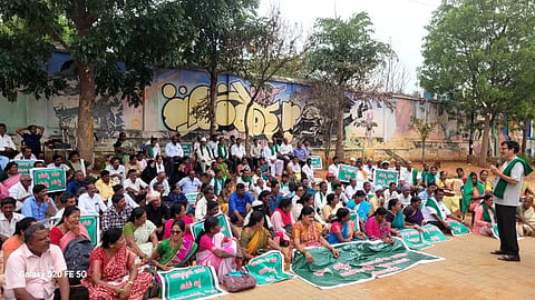  ನೂರಾರು ಗ್ರೀನ್ ಬರ್ಡ್ಸ್ ಕಾರ್ಯಕರ್ತರ ಪ್ರತಿಭಟನೆ 