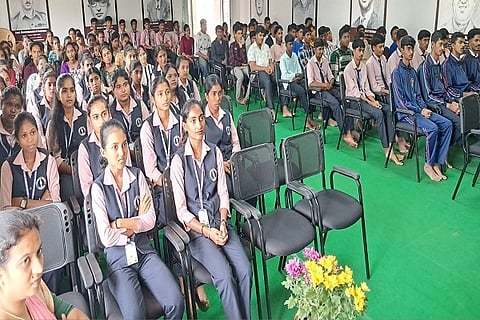 ಗೋಣಿಕೊಪ್ಪಲು ಕಾವೇರಿ ಪದವಿ ಪೂರ್ವ ಕಾಲೇಜಿನಲ್ಲಿ ನಡೆದ ಕಾನೂನು ಅರಿವು ಕಾರ್ಯಾಗಾರದಲ್ಲಿ ಕಾಲೇಜು ವಿದ್ಯಾರ್ಥಿಗಳು ಪಾಲ್ಗೊಂಡಿದ್ದರು.