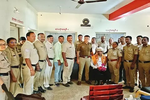 ರಾಷ್ಟ್ರಪತಿ ಶ್ಲಾಘನೀಯ ಪೊಲೀಸ್ ಪದಕಕ್ಕೆ ಭಾಜನರಾದ ಮುಖ್ಯಪೇದೆ ಅಬ್ದುಲ್ ರಬ್ಬಾನಿಯ ಅವರನ್ನು ಲಿಂಗದಹಳ್ಳಿ ಠಾಣೆಯಲ್ಲಿ ಸನ್ಮಾನಿಸಲಾಯಿತು. ರಾಜಕುಮಾರ್, ಮಂಜುಳಾಬಾಯಿ, ಗಿರೀಶ್, ಈಶ್ವರನಾಯ್ಕ, ಓಂಕಾರಪ್ಪ ಇತರರಿದ್ದರು.