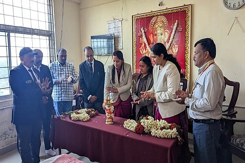 ನೂತನವಾಗಿ ಸ್ಥಾಪನೆಯಾಗಿರುವ ಕುಶಾಲನಗರ ತಾಲೂಕು ಕಾನೂನು ಸೇವಾ ಪ್ರಾಧಿಕಾರವನ್ನು ಕೊಡಗು ಜಿಲ್ಲಾ ಕಾನೂನು ಸೇವೆಗಳ ಪ್ರಾಧಿಕಾರದ ಸದಸ್ಯ ಕಾರ್ಯದರ್ಶಿಯೂ ಆದ ಹಿರಿಯ ನ್ಯಾಯಾಧೀಶೆÀ ಶುಭಾ ಉದ್ಘಾಟಿಸಿದರು. ಆರ್.ಕೆ. ನಾಗೇಂದ್ರ ಬಾಬು, ರೇಖಾ, ಎಲ್. ಚೈತ್ರ, ಕೆ.ಪಿ. ಹೇಮಂತ್, ಕಿರಣ್ ಜಿ. ಗೌರಯ್ಯ, ಟಿ.ಎಸ್. ಗಿರೀಶ್ ಮತ್ತಿತರರು ಇದ್ದರು.