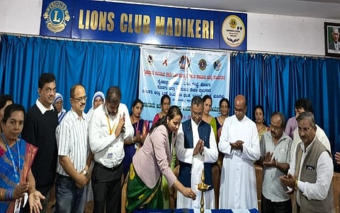 ಸ್ನೇಹಾಶ್ರಯ ಸಮಿತಿ ಮತ್ತು ಓಡಿಪಿ ಸಂಸ್ಥೆಗಳ ೧೮ನೇ ವಾರ್ಷಿಕೋತ್ಸವವನ್ನು ಹಿರಿಯ ಸಿವಿಲ್ ನ್ಯಾಯಾಧೀಶೆ ಶುಭ ಅವರು ಉದ್ಘಾಟಿಸಿದರು. ಟೆನ್ನಿ ಕುರಿಯನ್, ಪ್ಯಾಟ್ರಿಕ್ ಕ್ಲೇವಿಯರ್, ಬಿ.ಜಿ.ಅನಂತಶಯನ ಇತರರಿದ್ದರು. 