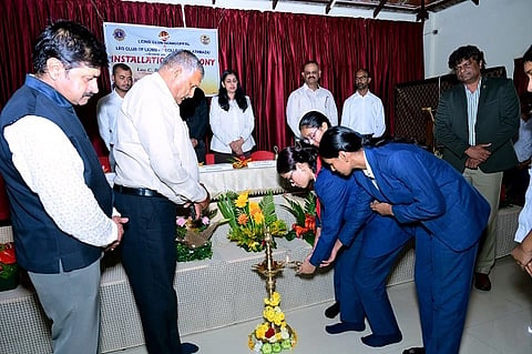 ಲಿಯೋ ಕ್ಲಬ್‌ನ ನೂತನ ಪದಾಧಿಕಾರಿಗಳ ಪದಗ್ರಹಣ ಕಾರ್ಯಕ್ರಮವನ್ನು ವಿದ್ಯಾರ್ಥಿಗಳು ಉದ್ಘಾಟಿಸಿದರು. ಪಿ.ವಿ.ಅನಿಲ್ ಕುಮಾರ್, ಧನು ಉತ್ತಯ್ಯ, ಕೆ.ಎ.ಕರುಂಬಯ್ಯ ಇತರರಿದ್ದರು.