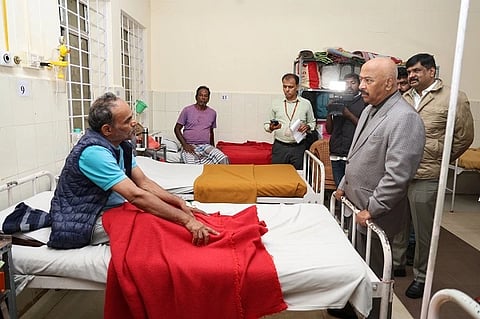 ಕೊಡಗು ವೈದ್ಯಕೀಯ ವಿಜ್ಞಾನಗಳ ಸಂಸ್ಥೆಯ ಬೋಧಕ ಆಸ್ಪತ್ರೆಗೆ (ಜಿಲ್ಲಾಸ್ಪತ್ರೆ) ಭೇಟಿ ನೀಡಿದ್ದ ಉಪ ಲೋಕಾಯುಕ್ತ ನ್ಯಾ. ಕೆ.ಎನ್. ಫಣೀಂದ್ರ ಆಸ್ಪತ್ರೆ ವ್ಯವಸ್ಥೆಗಳ ಬಗ್ಗೆ ರೋಗಿಗಳ ಬಳಿ ವಿಚಾರಿಸಿದರು. ಜಿಲ್ಲಾಧಿಕಾರಿ ಎಸ್.ಜೆ. ಸೋಮಶೇಖರ್ ಇದ್ದರು. 