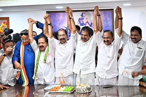 ಕಾಂಗ್ರೆಸ್​ ಕಚೇರಿಯಲ್ಲಿ ಸಂಭ್ರಮಾಚರಣೆ!