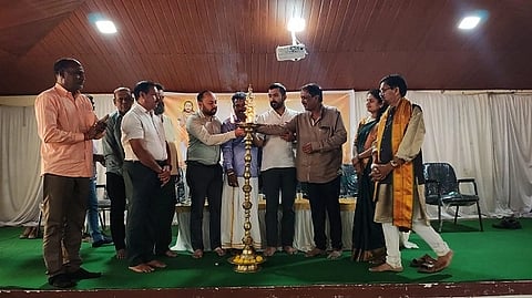  ವಾಳ ಮಾಚಿದೇವರ ಜಯಂತಿ ಕಾರ್ಯಕ್ರಮವನ್ನು ಶಾಸಕ ಡಾ.ಮಂತರ್‌ಗೌಡ ಉದ್ಘಾಟಿಸಿದರು. ಬಿ.ಸಿ.ಶಂಕರಯ್ಯ, ಪಿ.ಜಿ.ಸುಕುಮಾರ್ ಇತರರಿದ್ದರು.