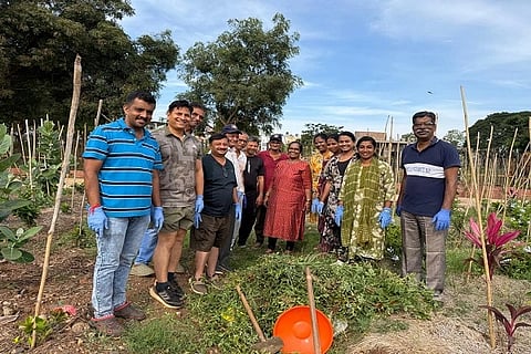 madhura estate ಸ್ವಚ್ಛತಾ ಆಂದೋಲನಾ ಪರಿವಾರವತಿಯಿಂದ ಹುಬ್ಬಳ್ಳಿಯ ಮಧುರಾ ಎಸ್ಟೇಟ್ ಪಾರ್ಕ್‌ನಲ್ಲಿ ಭಾನುವಾರ ಸ್ವಚ್ಛತಾ ಅಭಿಯಾನ ನಡೆಯಿತು.