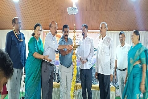 ಜಿಲ್ಲಾಡಳಿತ, ಜಿಲ್ಲಾ ಪಂಚಾಯತ್, ಕನ್ನಡ ಮತ್ತು ಸಂಸ್ಕೃತಿ ಇಲಾಖೆ ವತಿಯಿಂದ ನಡೆದ ಭಗವಾನ್ ಮಹಾವೀರರ ಜಯಂತಿ ಕಾರ್ಯಕ್ರಮವನ್ನು ಜೈನ ಸಮಾಜದ ಜಿಲ್ಲಾಧ್ಯಕ್ಷÀ ಜೆ.ಎನ್. ಪುಷ್ಪರಾಜ್ ಉದ್ಘಾಟಿಸಿದರು. ಡಾ. ವಾಣಿಪುಷ್ಪರಾಜ್, ಜೆ.ಎನ್. ಚಂದ್ರಪ್ರಸಾದ್, ದೇವರಾಜು, ಕುಮಾರ್ ಮತ್ತಿತರರು ಈ ಸಂದರ್ಭ ಇದ್ದರು. 