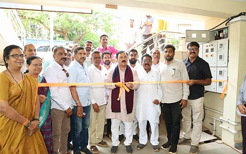 ಹುಬ್ಬಳ್ಳಿಯ mahesh tenginakai ಗೋಪನಕಪ್ಪನಕೊಪ್ಪದಲ್ಲಿನ ಮತದಾರರ ನೋಂದಣಿ ಕೇಂದ್ರವನ್ನು ಶಾಸಕ ಮಹೇಶ ಟೆಂಗಿನಕಾಯಿ ಶನಿವಾರ ಉದ್ಘಾಟಿಸಿದರು.