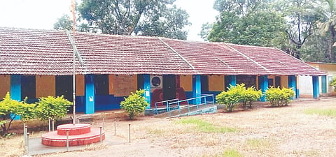 ಮಾಲಂಬಿ ಗ್ರಾಮದ ಸರ್ಕಾರಿ ಪ್ರಾಥಮಿಕ ಶಾಲೆ ಹೊರನೋಟ