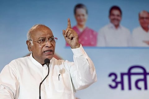 'ಮೆಲೊಡಿ ಭಾಷಣ, ಲೂಟಿಯ ಮಿಸರಿ: ಇಂಧನ ಬೆಲೆ ಏರಿಕೆ ನಡುವೆ ಪ್ರಧಾನಿ ಮೋದಿ ಇಟಲಿ ಪ್ರವಾಸದ ವಿರುದ್ಧ ಖರ್ಗೆ ವಾಗ್ದಾಳಿ!