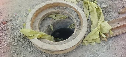 ಮಾಗಡಿಯಲ್ಲಿ ತೆರೆದುಕೊಂಡಿರುವ ಮ್ಯಾನ್ ಹೋಲ್