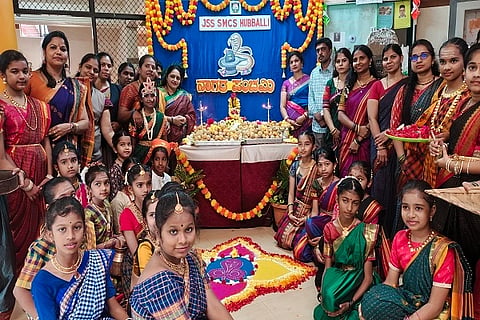 manjunateshwara school ಹುಬ್ಬಳ್ಳಿಯ ಜೆಎಸ್‌ಎಸ್ ಶ್ರೀ ಮಂಜುನಾಥೇಶ್ವರ ಸೆಂಟ್ರಲ್ ಸ್ಕೂಲ್‌ನಲ್ಲಿ ಬುಧವಾರ ನಾಗರ ಪಂಚಮಿ ಹಬ್ಬವನ್ನು ಆಚರಿಸಲಾಯಿತು.